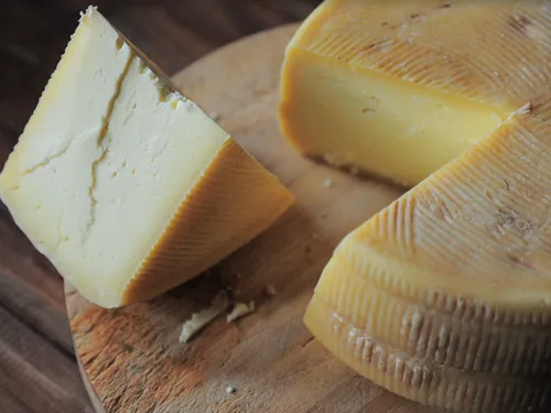 Elle confond un savon avec du fromage et le croque (Vidéo)